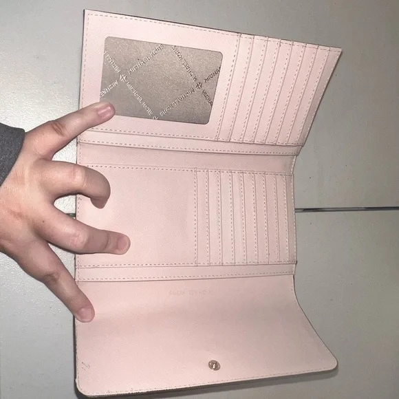 Michael Kors Pink wallet - Picture 3 of 3